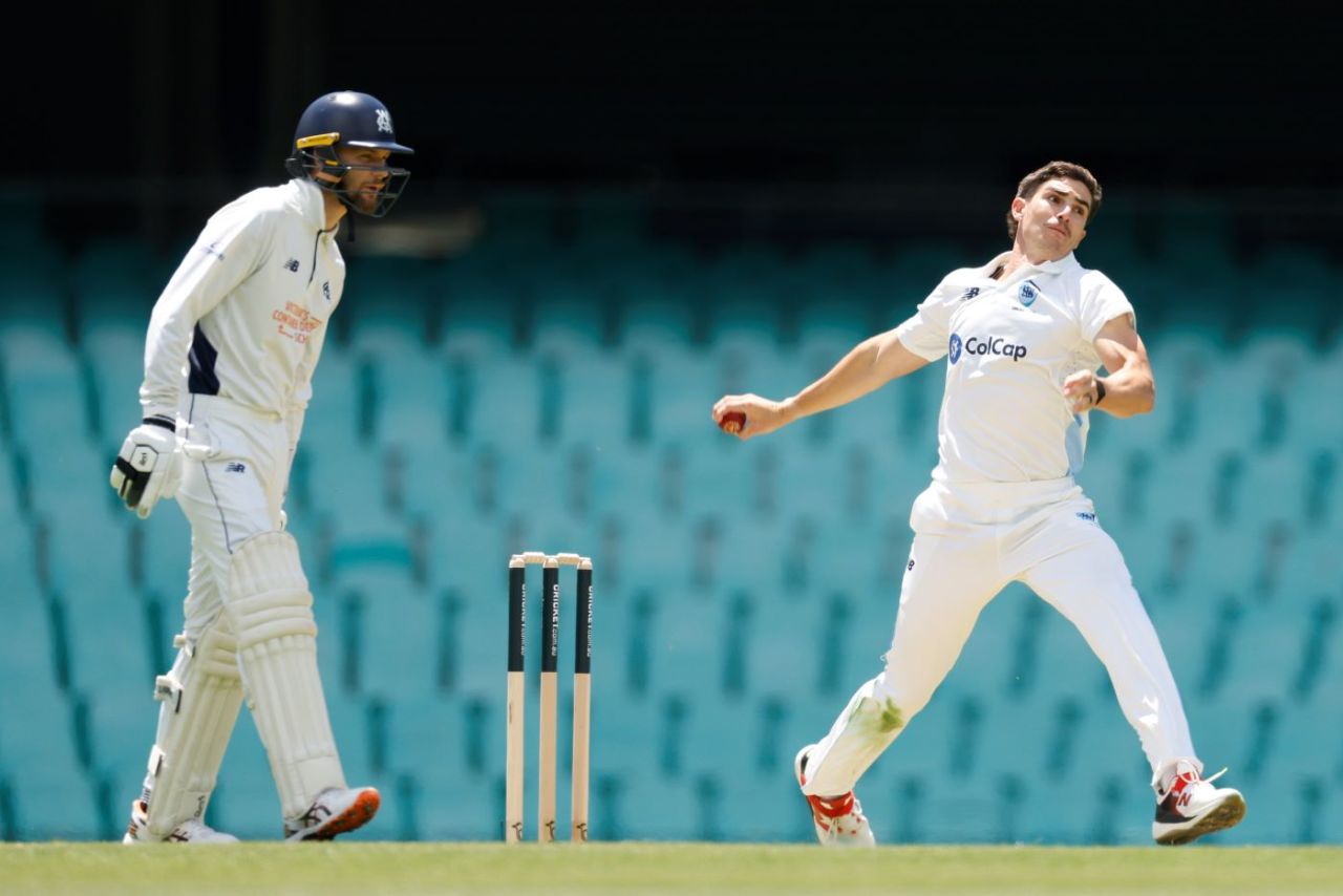 Sean Abbott left the field to be assessed, New South Wales vs Victoria, Sheffield Shield, SCG, November 12, 2025