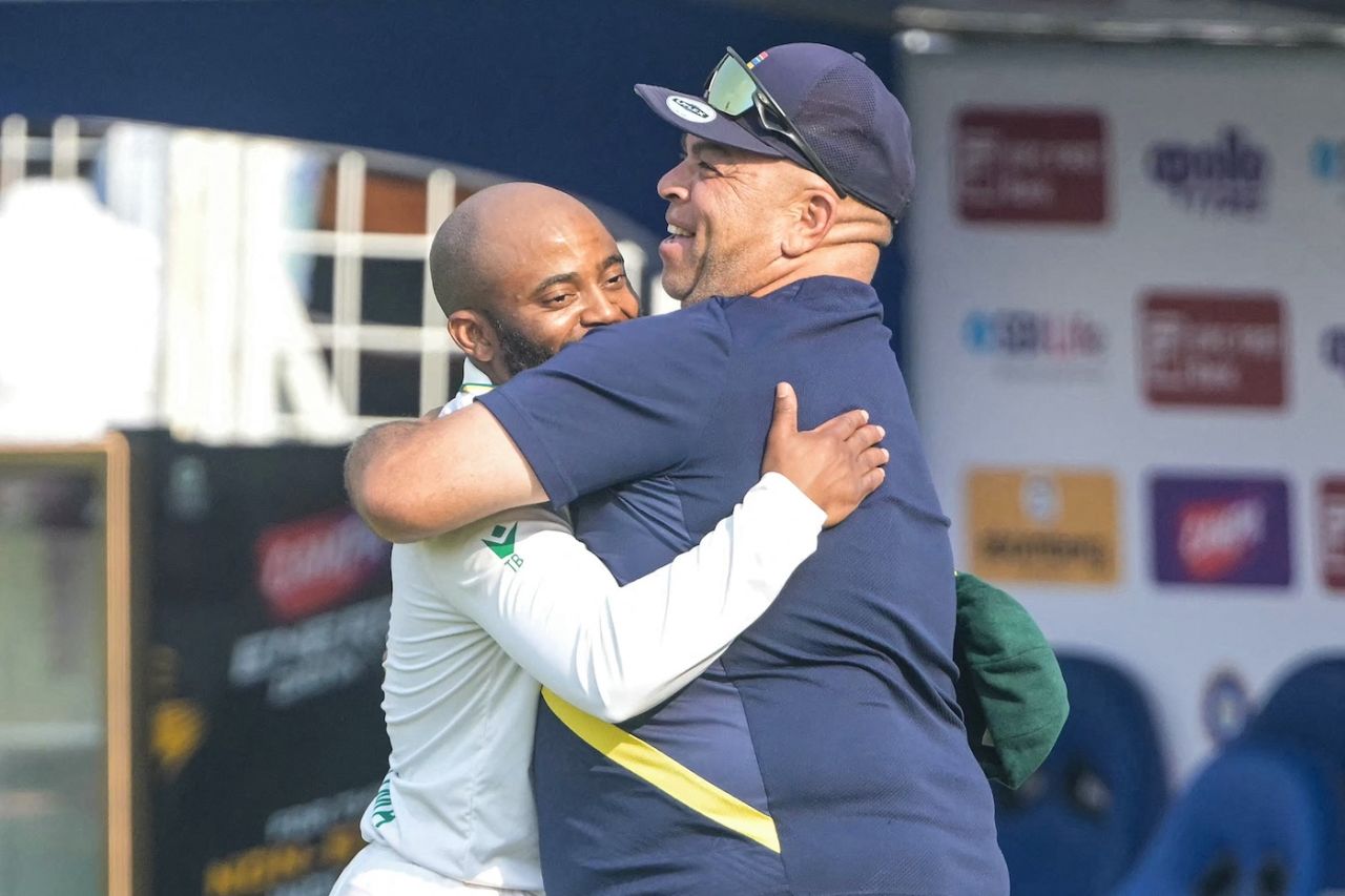 Temba Bavuma and Shukri Conrad hug after the game, India vs South Africa, 1st Test, Kolkata, 3rd day, November 16, 2025