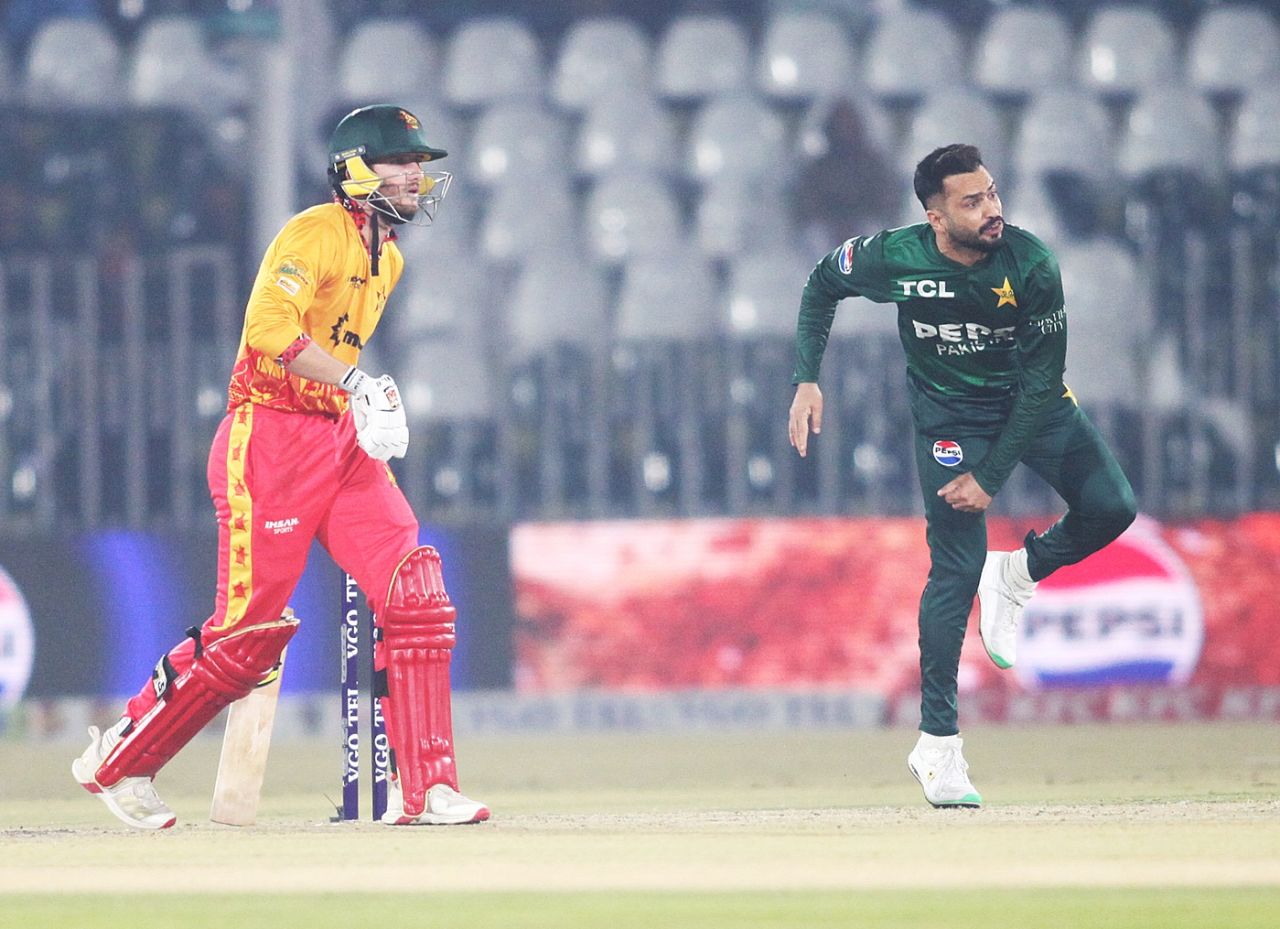 Mohammad Nawaz broke Pakistan's opening stand, Pakistan v Zimbabwe, 1st match, T20 tri-series, Rawalpindi, November 18, 2025