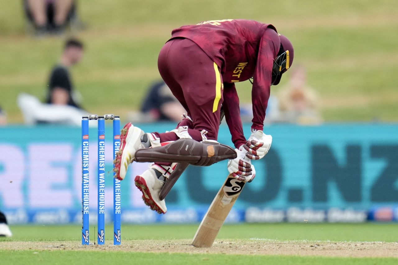 Ackeem Auguste digs one out, New Zealand vs West Indies, 2nd ODI, Napier, November 19, 2025
