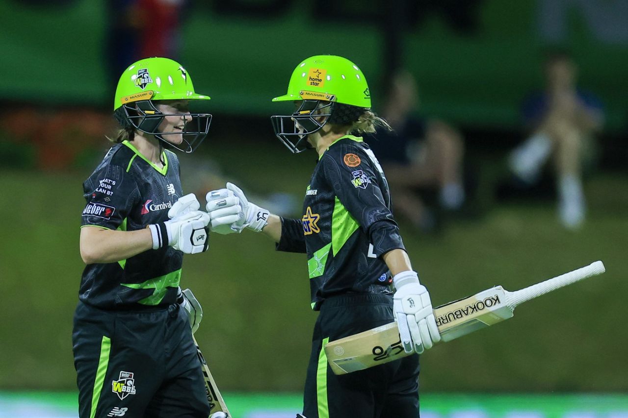 Tahlia Wilson and Phoebe Litchfield helped Sydney Thunder register their first win, Sydney Thunder vs Perth Scorchers, Women's Big Bash League (WBBL), Sydney, November 19, 2025