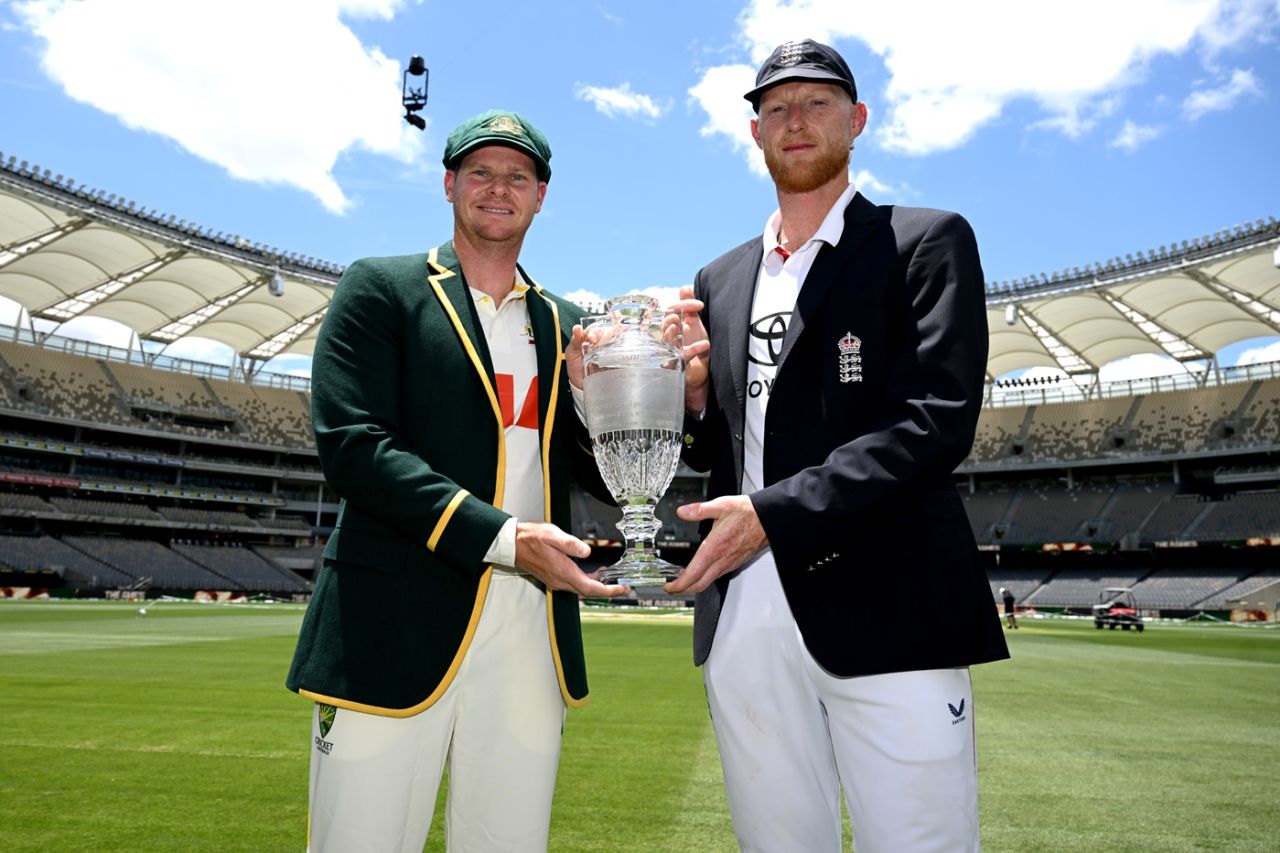 Ben Stokes and Steven Smith pose with the trophy for the Ashes on the eve of the first Test, Australia vs England, Perth, November 20, 2025