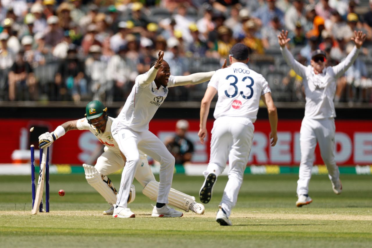 Jofra Archer pinned Jake Weatherald lbw with his second delivery, Australia vs England, 1st Test, The Ashes, Perth Stadium, November 21, 2025