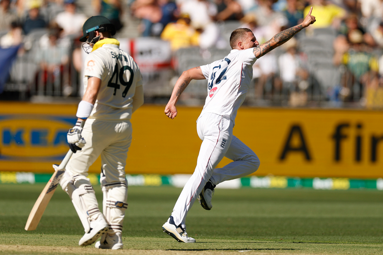Brydon Carse charges off after removing Steven Smith, Australia vs England, 1st Test, The Ashes, Perth Stadium, November 21, 2025