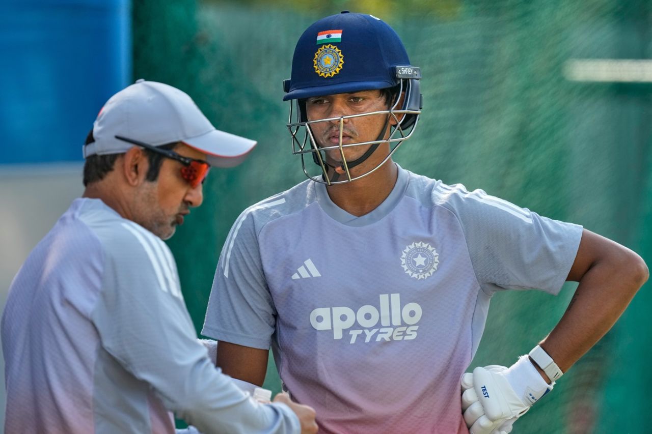 Gautam Gambhir has a chat with Yashasvi Jaiswal, Guwahati, November 21, 2025