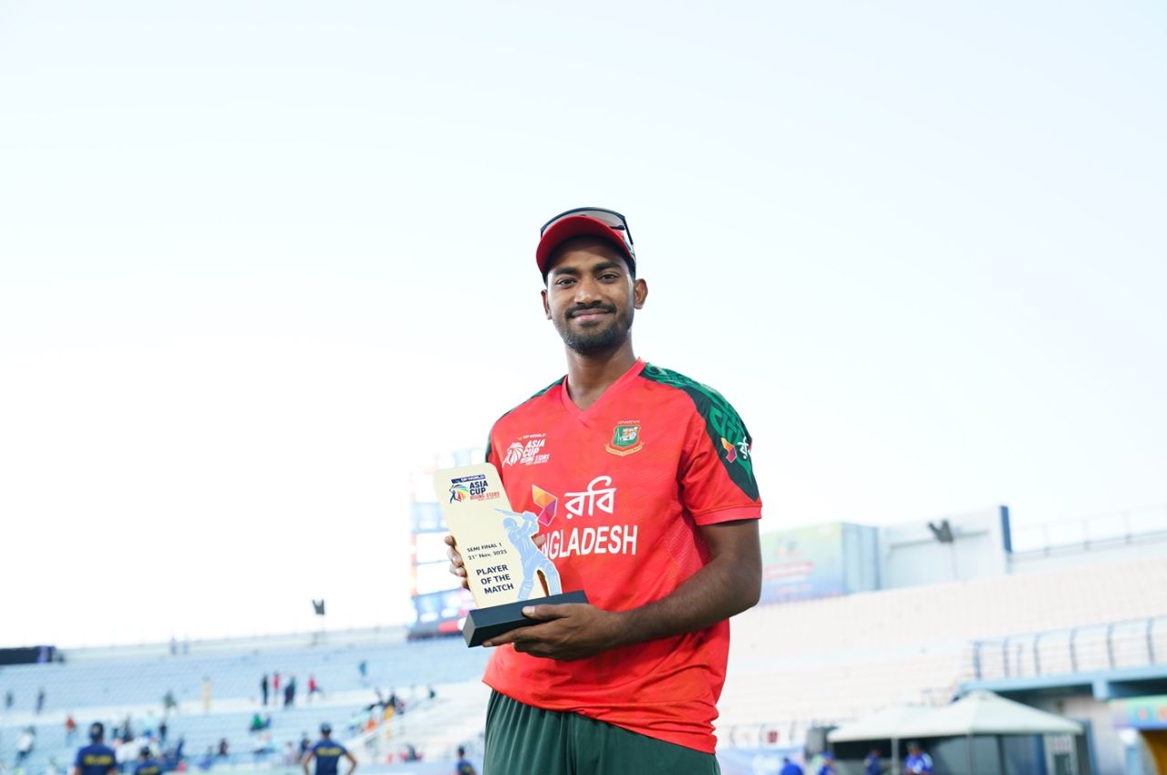 Ripon Mondol, the Player of the Match, picked up two wickets in the Super Over, India A vs Bangladesh A, Rising Stars T20 Asia Cup, Doha, November 21, 2025