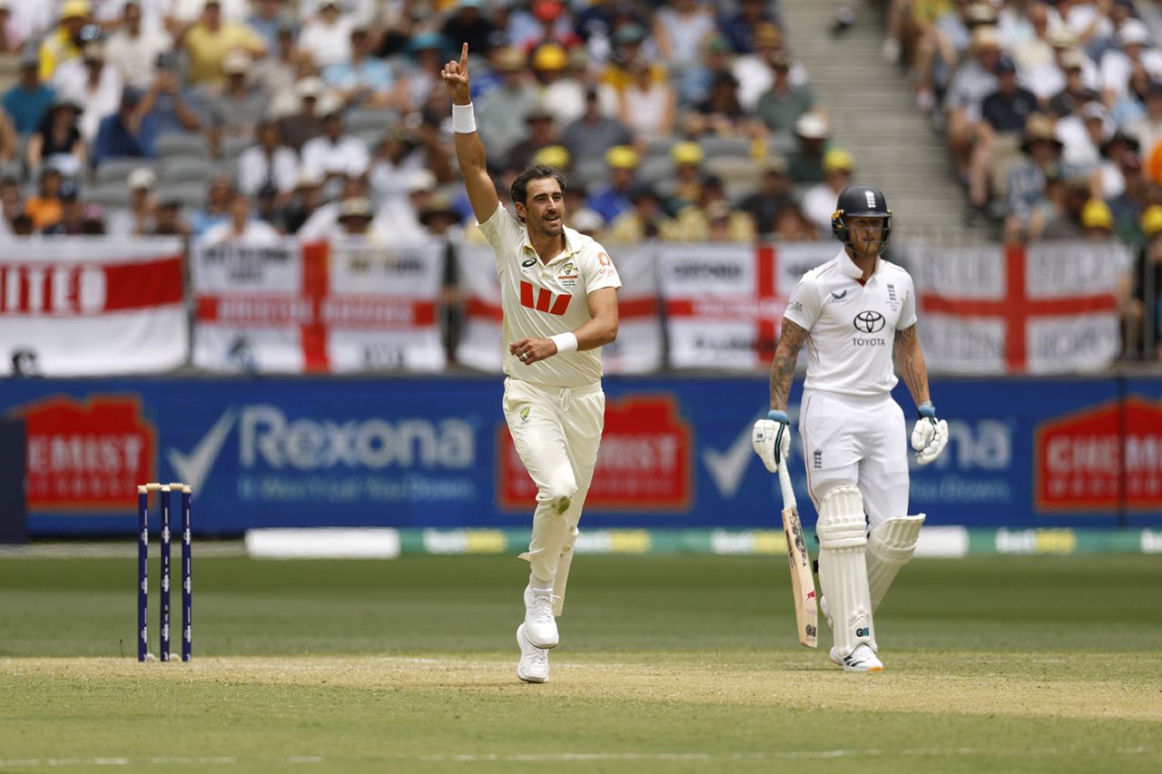 Mitchell Starc picked up Joe Root for the second time in the match, Australia vs England, 1st Test, The Ashes, Perth Stadium, November 22, 2025