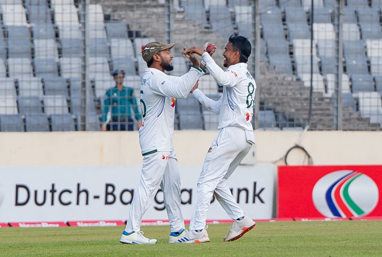 Hasan Murad celebrates a wicket with Mushfiqur Rahim, Bangladesh vs Ireland, 2nd Test, Dhaka, 4th day, November 22, 2025