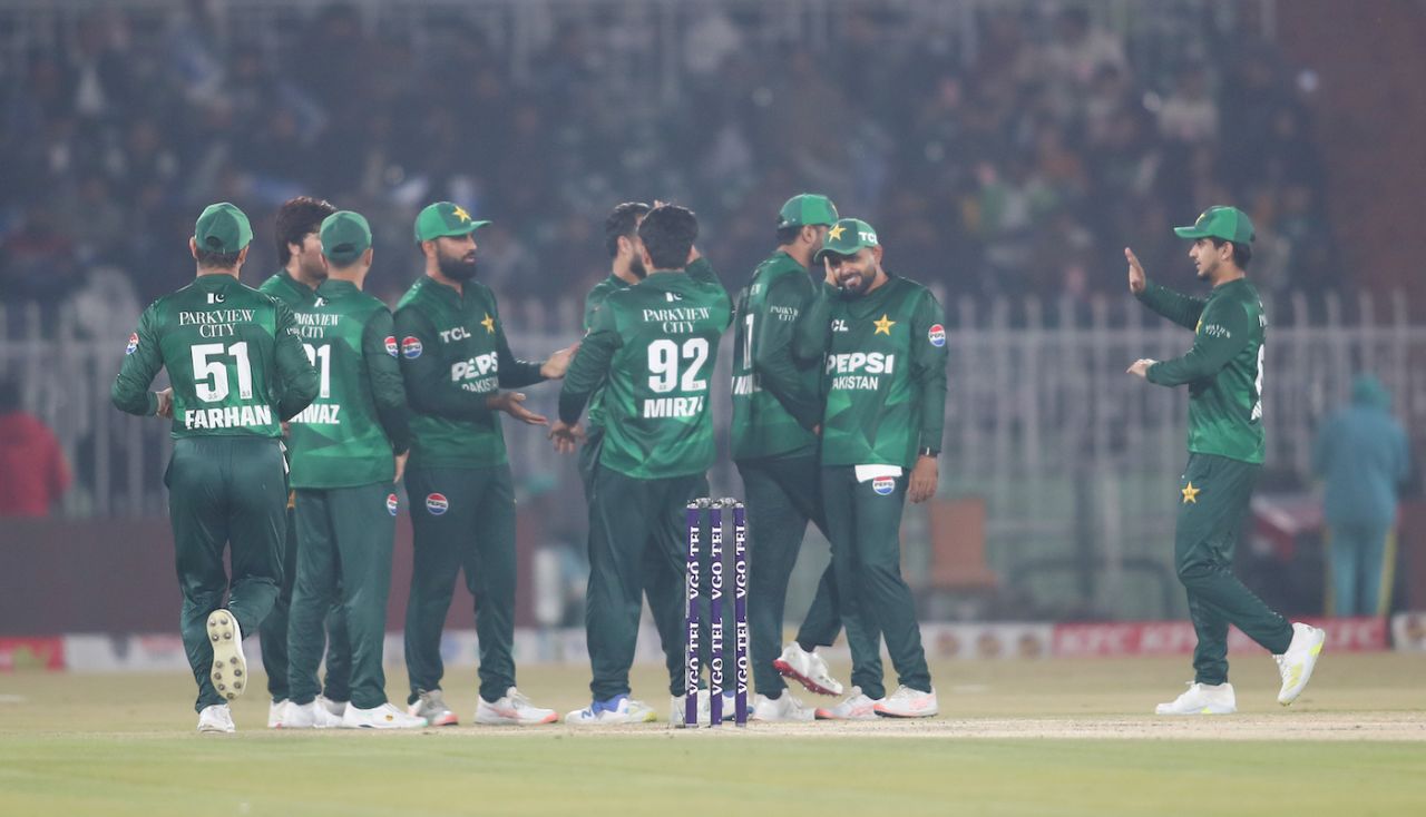Babar Azam, Fakhar Zaman, and Saim Ayub join their team-mates to celebrate a wicket, Pakistan vs Sri Lanka, 3rd match, T20I tri-series, Rawalpindi, November 22, 2025