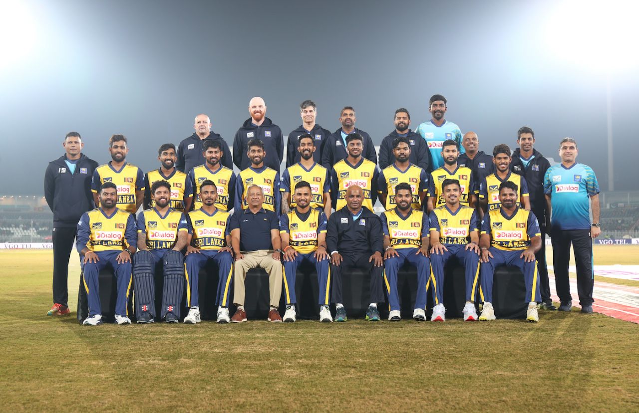 Sri Lanka's team pose for a photo, Pakistan vs Sri Lanka, 6th match, T20I tri-series, Rawalpindi, November 27, 2025