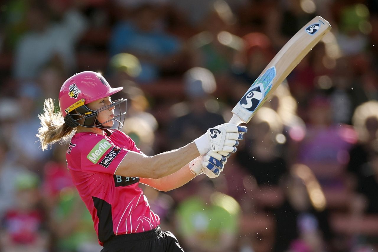 Ellyse Perry stayed unbeaten in the chase, Sydney Sixers vs Sydney Thunder, WBBL, Sydney, November 30, 2025