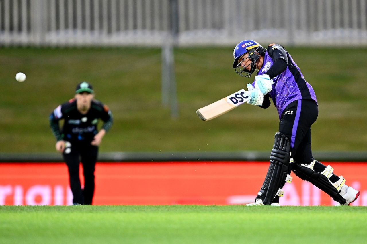 Danni Wyatt-Hodge thumps the ball down the ground, Hobart Hurricanes vs Melbourne Stars, WBBL, Hobart, December 1, 2025