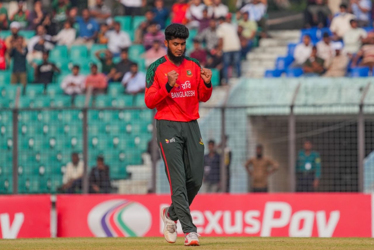 Rishad Hossain was among the wickets for Bangladesh, Bangladesh vs Ireland, 3rd T20I, Chattogram, December 2, 2025