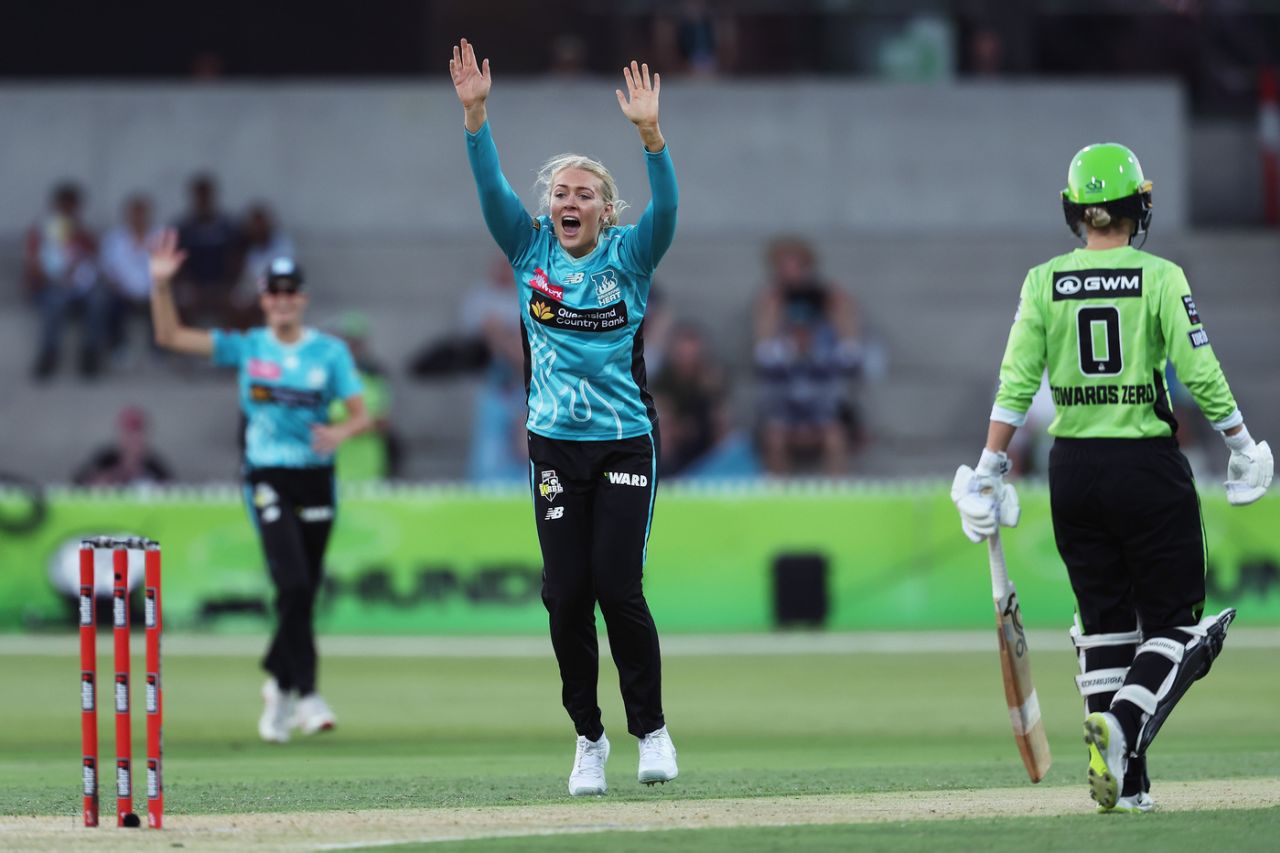 Sarah Glenn took a four-for in the first innings, Sydney Thunder vs Brisbane Heat, WBBL, Sydney, December 3, 2025
