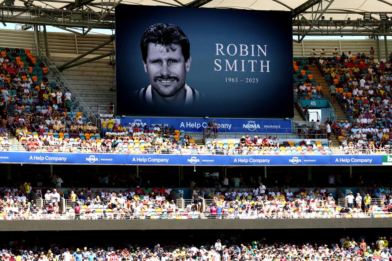 A minute's silence was held in memory of Robin Smith, Australia vs England, 2nd Test, Brisbane, December 4, 2025