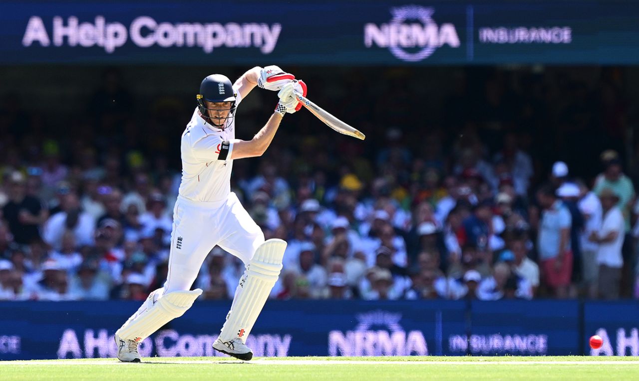 Zak Crawley gets forward to drive, Australia vs England, 2nd Test, Brisbane, December 4, 2025