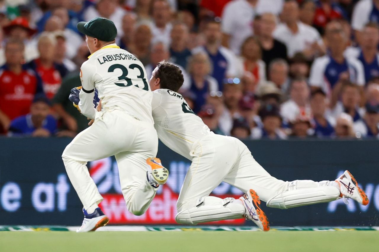 Alex Carey took a stunning catch as he ran into Marnus Labsuchagne, Australia vs England, 2nd Test, Brisbane, December 4, 2025