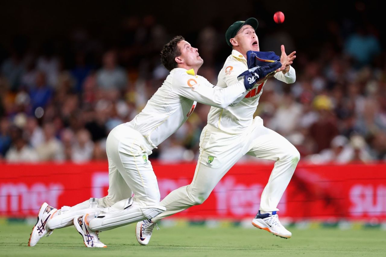 Alex Carey completes a catch as he collides with Marnus Labsuchagne, Australia vs England, 2nd Test, Brisbane, December 4, 2025