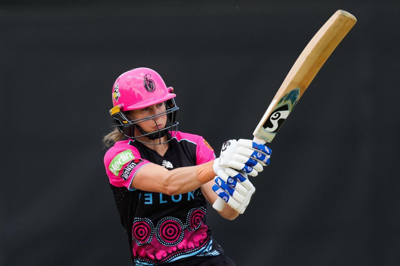 Ellyse Perry put on a one-woman show with the bat for Sixers, Melbourne Renegades vs Sydney Sixers, WBBL, Melbourne, December 5, 2025