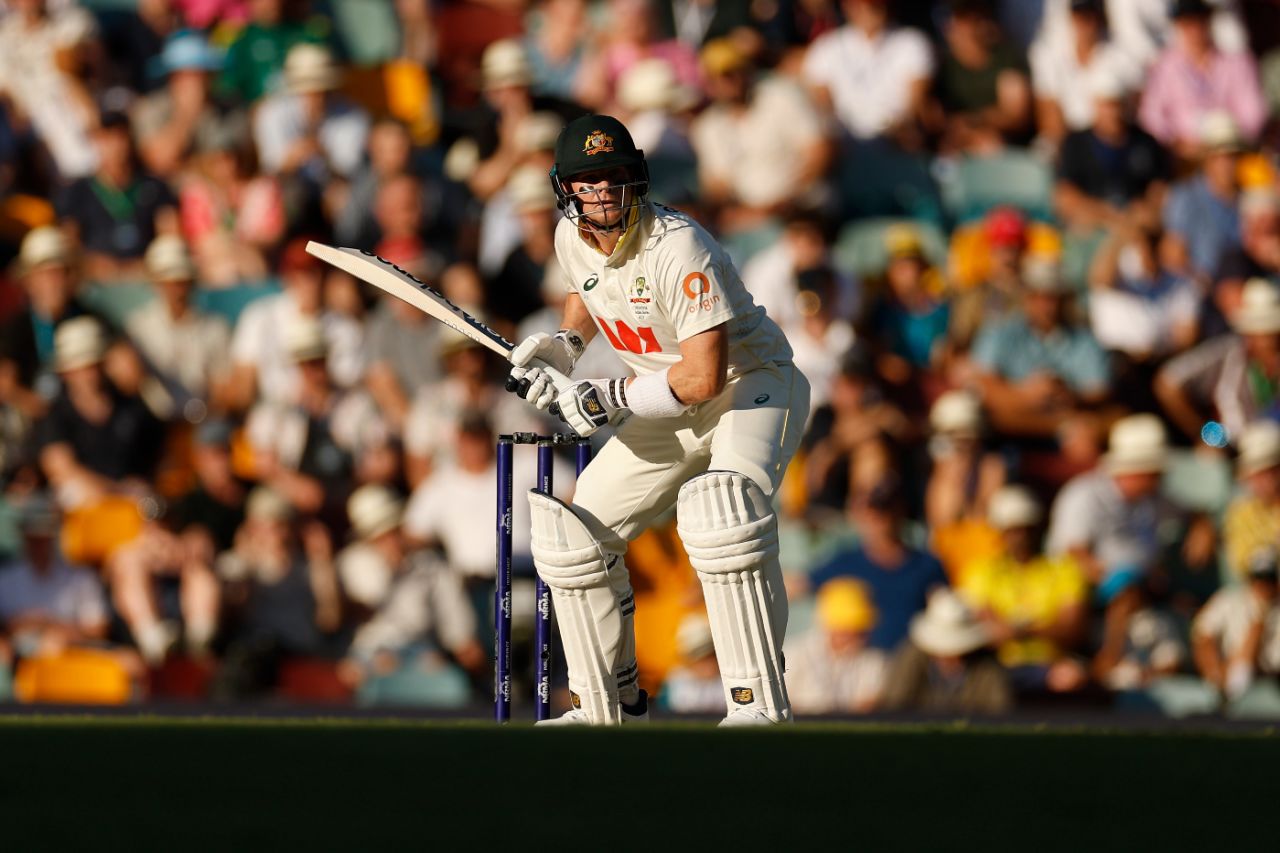 Steven Smith settled in as the light faded in Brisbane, Australia vs England, 2nd Test, Brisbane, December 5, 2025