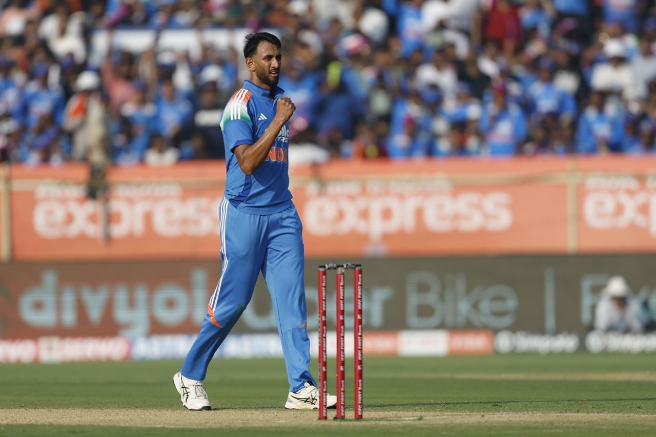 Prasidh Krishna struck twice in an over to send back Matthew Breetzke and Aiden Markram, India vs South Africa, 3rd ODI, Visakhapatnam, December 6, 2025