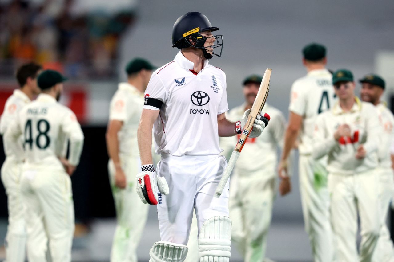 Zak Crawley rues his shot selection after falling to Michael Neser, Australia vs England, 2nd Test, Brisbane, 3rd day, December 6, 2025