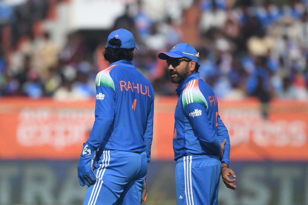 KL Rahul gets some assistance from former captain Rohit Sharma, India vs South Africa, 3rd ODI, Visakhapatnam, December 6, 2025