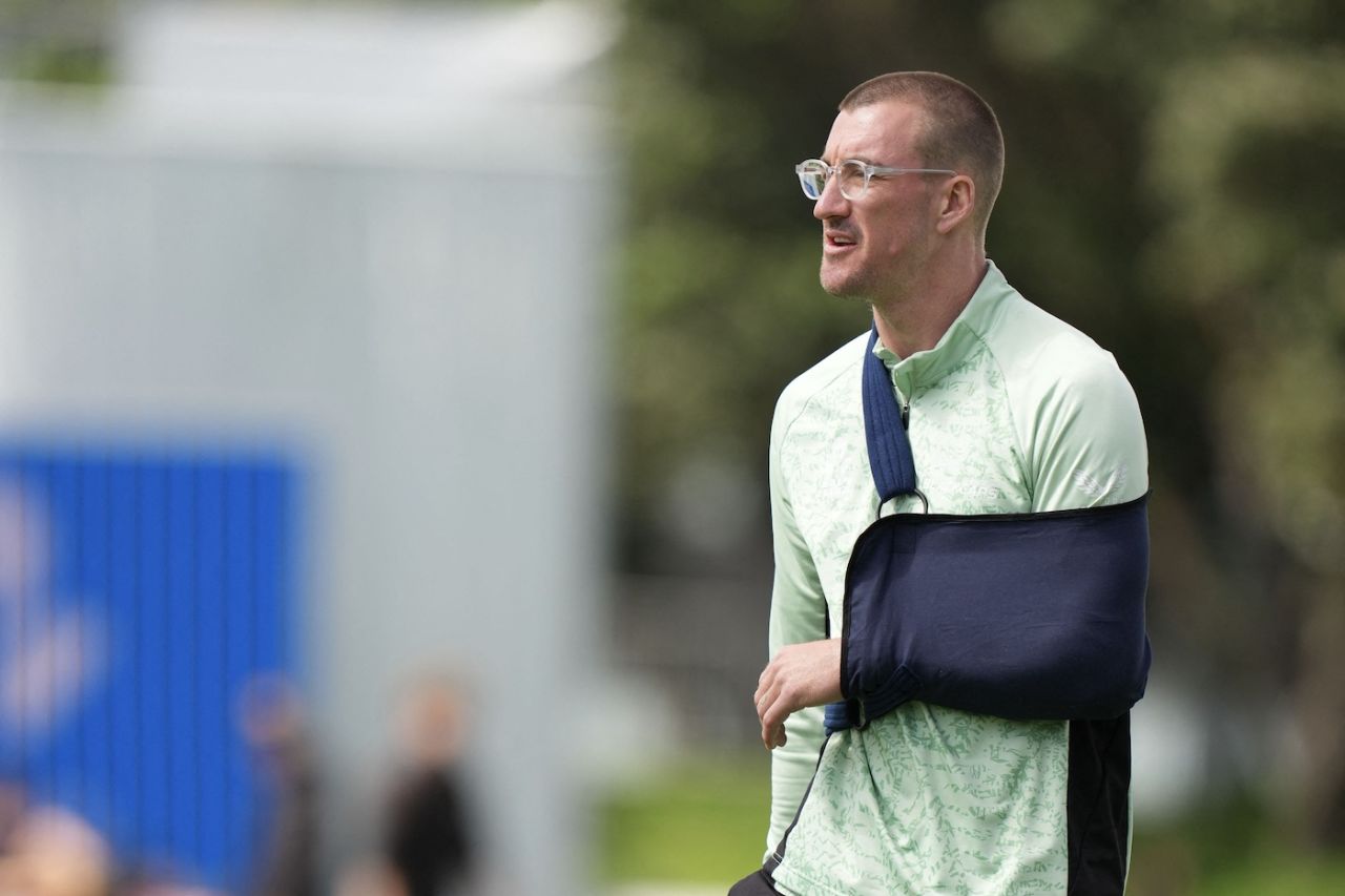 Blair Tickner, left arm in a sling, put in an appearance, New Zealand vs West Indies, 2nd Test, Wellington, 2nd day, December 11, 2025