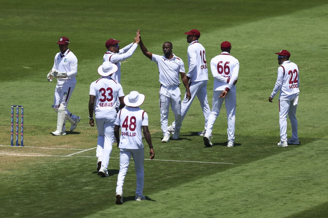 Kemar Roach struck in the first over after lunch, New Zealand vs West Indies, 2nd Test, Wellington, 2nd day, December 11, 2025