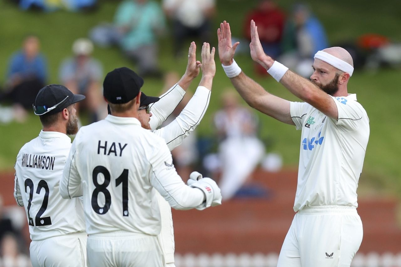 NZ vs WI: वेस्टइंडीज का पलटवार, 278 रन पर न्यूजीलैंड को रोका, मेहमानों का स्कोर दूसरी पारी में 32/2 रन 2 Michael Rae picked up the first wicket of West Indies' second innings, New Zealand vs West Indies, 2nd Test, Wellington, 2nd day, December 11, 2025