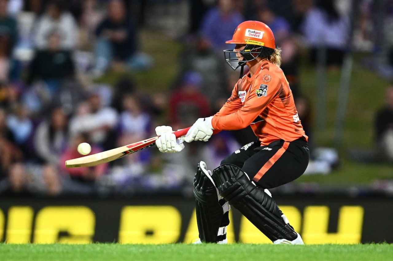 Paige Scholfield scored quickly towards the end, Hobart Hurricanes vs Perth Scorchers, WBBL final, Hobart, December 13, 2025