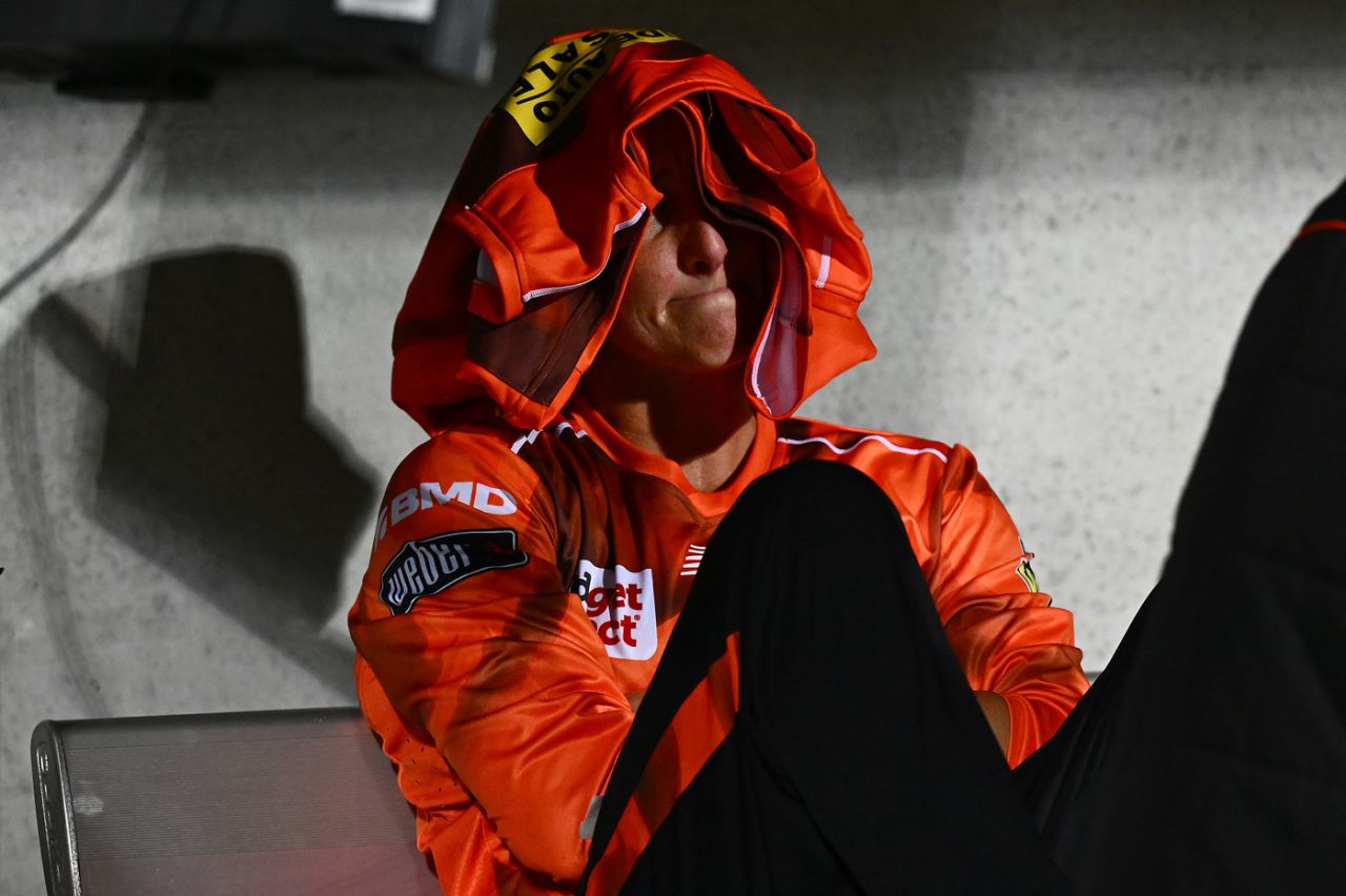 Sophie Devine cannot hide her disappointment, Hobart Hurricanes vs Perth Scorchers, WBBL final, Hobart, December 13, 2025