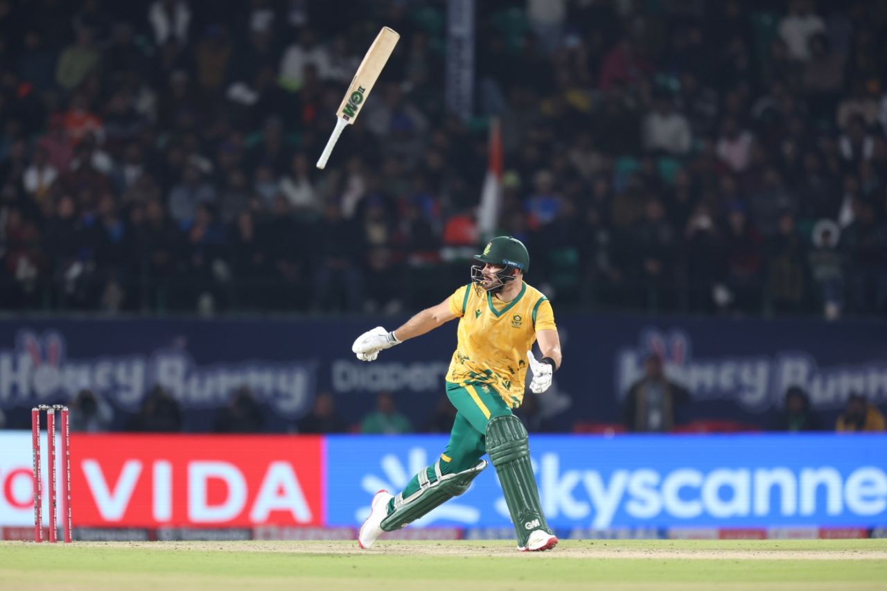 Aiden Markram loses hold of his bat, India vs South Africa, 3rd men's T20I, Dharamsala, December 14, 2025