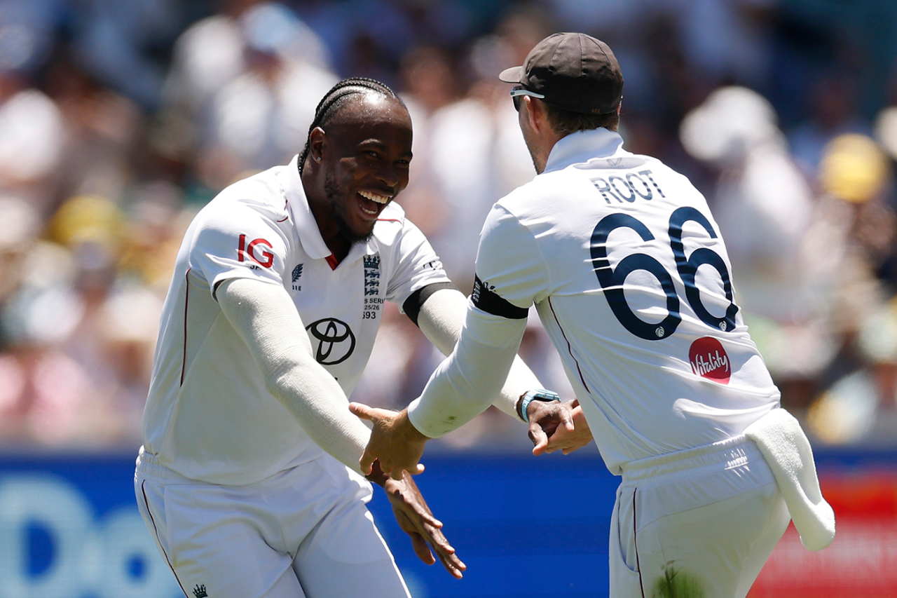 Jofra Archer struck twice the first over of the afternoon session, Australia vs England, 3rd Test, Adelaide Oval, December 17, 2025