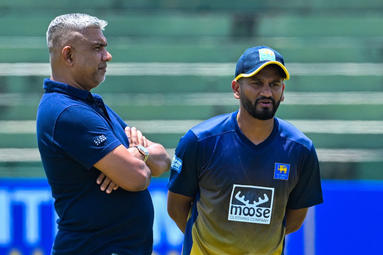 Pramodya Wickramasinghe talks with Dimuth Karunaratne, Galle, April 23, 2023