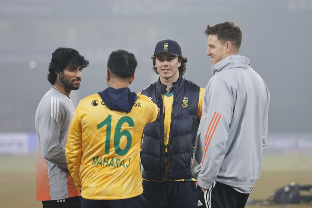 Tilak Varma, Dewald Brevis, Morne Morkel and Keshav Maharaj have a chat, India vs South Africa, 4th T20I, Lucknow, December 17, 2025