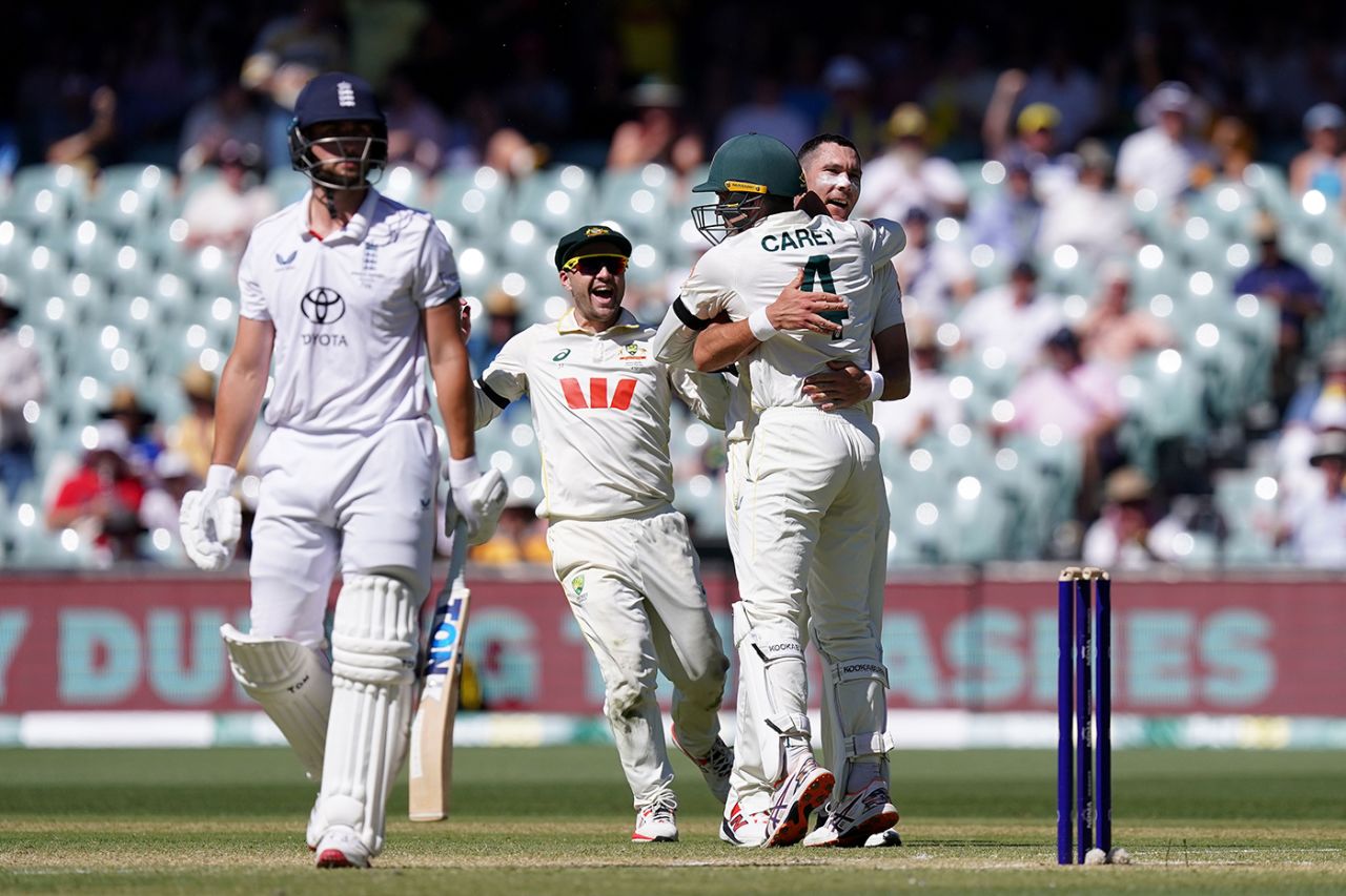 Alex Carey gets a hug from Scott Boland after seeing off Will Jacks, Australia vs England, 3rd Test, Adelaide, December 18, 2025