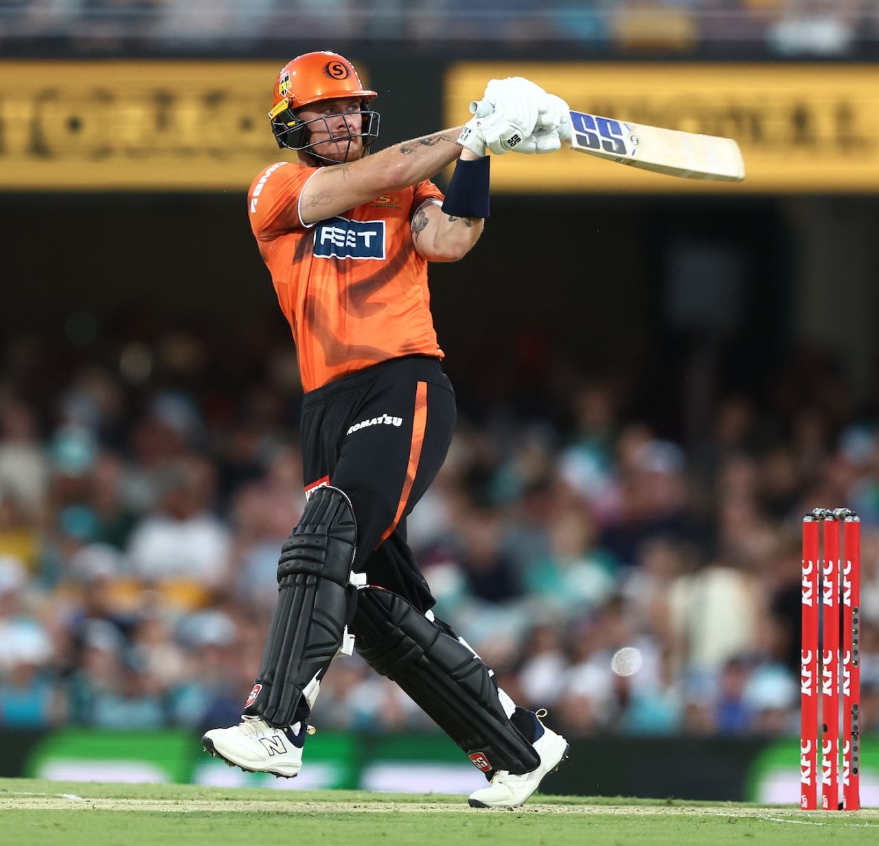 Finn Allen swings the ball away, Brisbane Heat vs Perth Scorchers, BBL, Brisbane, December 19, 2025