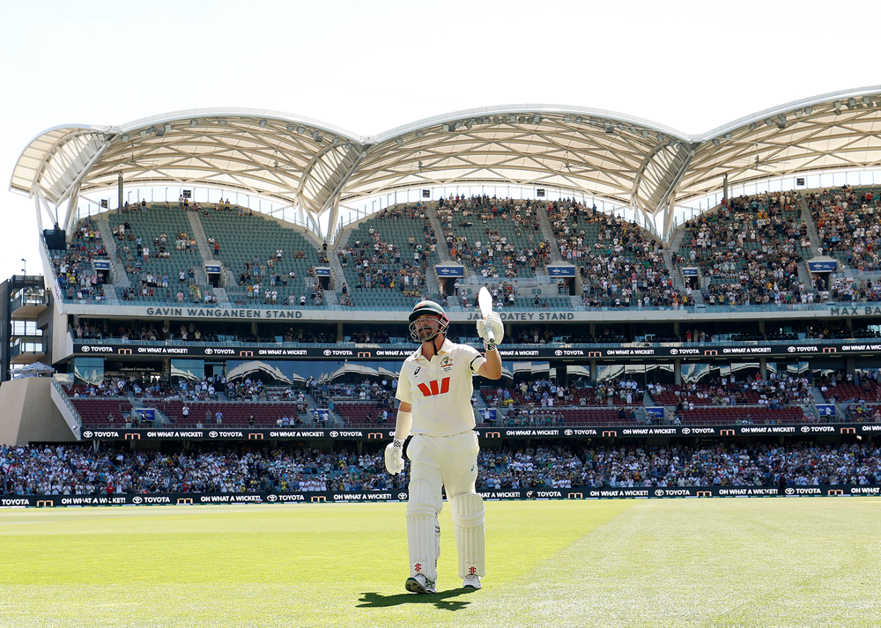 Travis Head walks off Adelaide Oval to (another) standing ovation, Australia vs England, 3rd Test, Adelaide, 4th day, December 20, 2025
