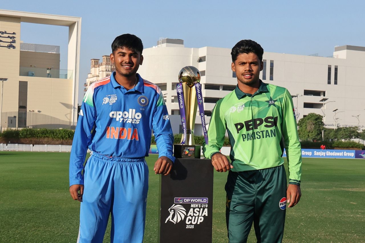 Ayush Mhatre and Farhan Yousaf pose with the trophy, India vs Pakistan, final, Dubai, Under-19 Asia Cup, December 21, 2025