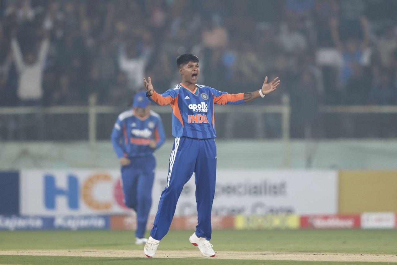 Kranti Gaud celebrates after getting her maiden T20I wicket, India vs Sri Lanka, 1st T20I, Visakhapatnam, December 21, 2025