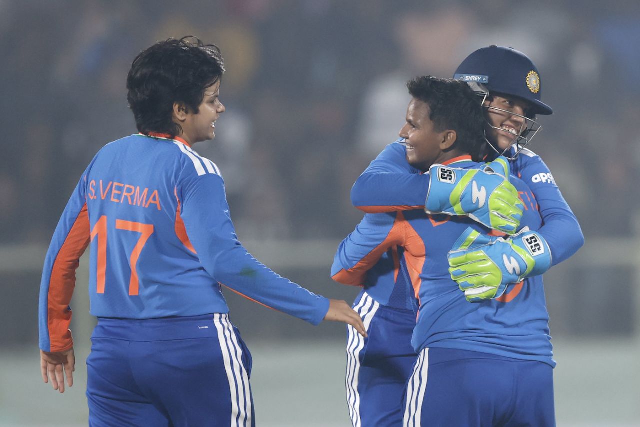 Deepti Sharma celebrates with Richa Ghosh and Shafali Verma after getting Hasini Perera, India vs Sri Lanka, 1st T20I, Visakhapatnam, December 21, 2025