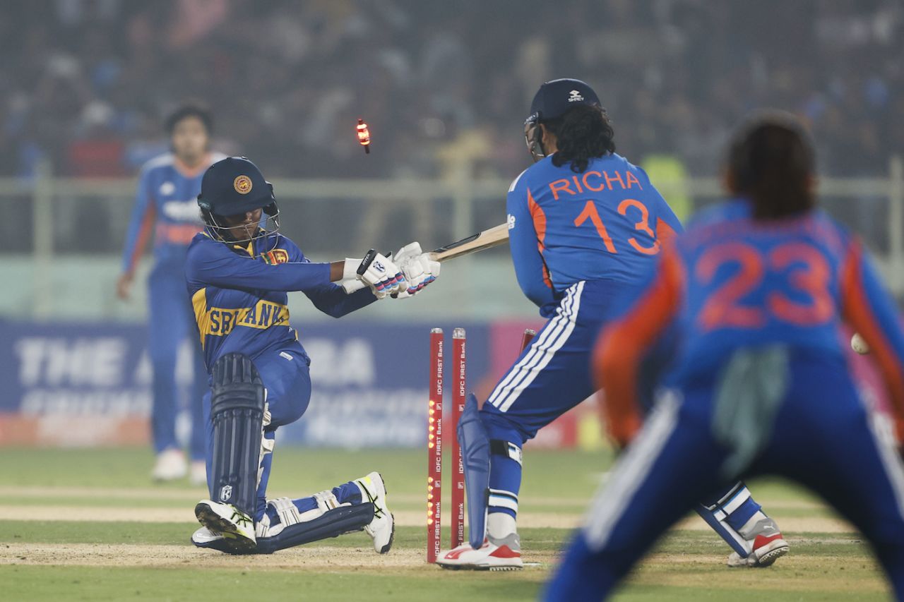 Harshitha Samarawickrama was bowled trying to reverse sweep, India vs Sri Lanka, 1st T20I, Visakhapatnam, December 21, 2025