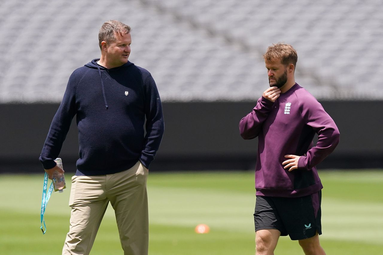 Ben Duckett speaks to Rob Key ahead of the fourth Test, England training, The Ashes, December 24, 2025