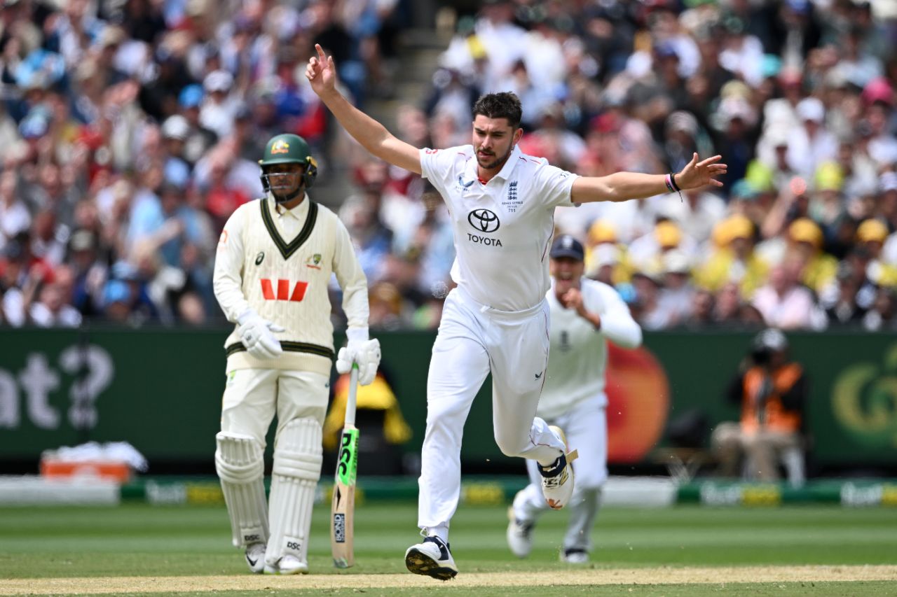 Josh Tongue claimed Steven Smith as his third wicket of the morning, Australia vs England, 4th Test, Melbourne, 1st day, December 26, 2025