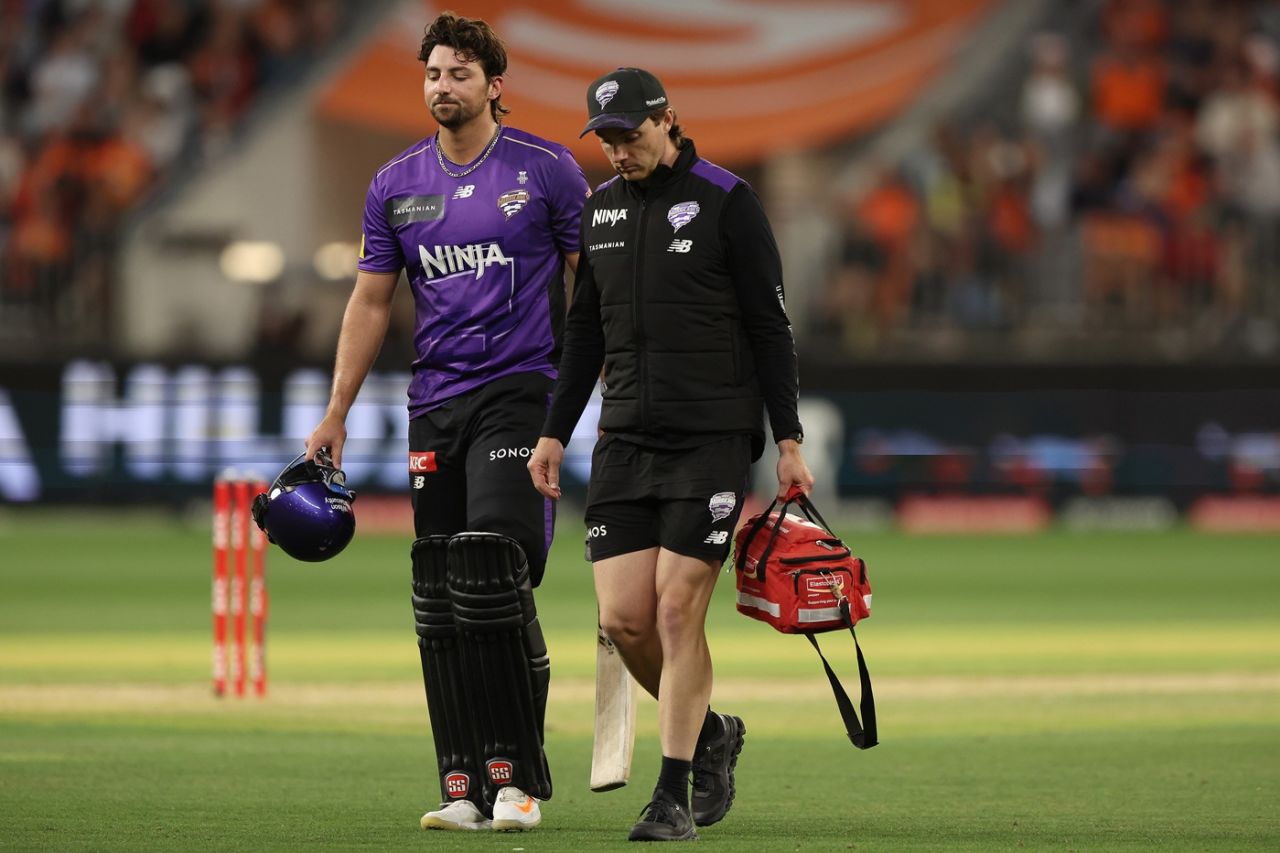 Worry for Hobart Hurricanes with Tim David retiring hurt with a hamstring issue, Perth Scorchers vs Hobart Hurricanes, BBL 2025-26, Perth, December 26, 2025