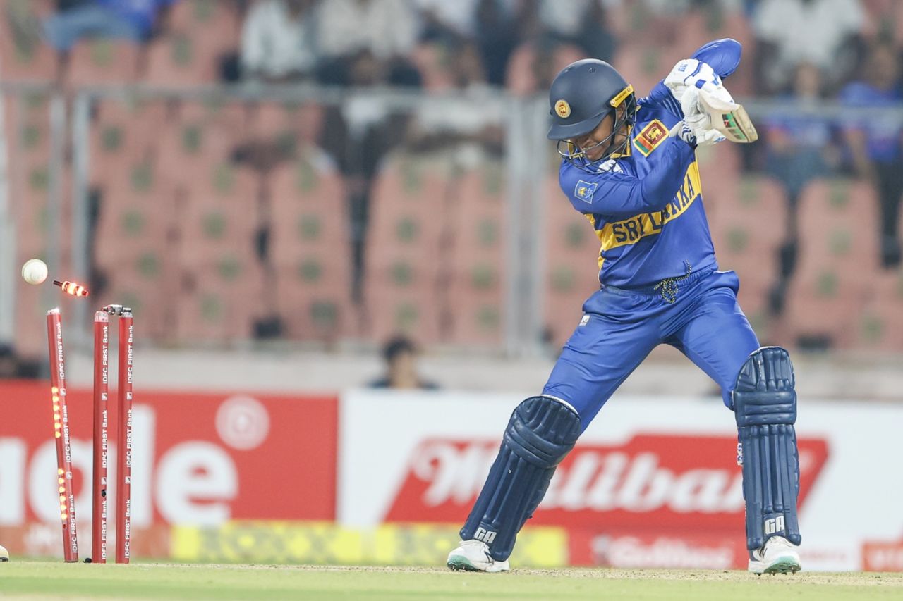 Malsha Shehani is bowled, India vs Sri Lanka, 3rd T20I, Thiruvananthapuram, December 26, 2025