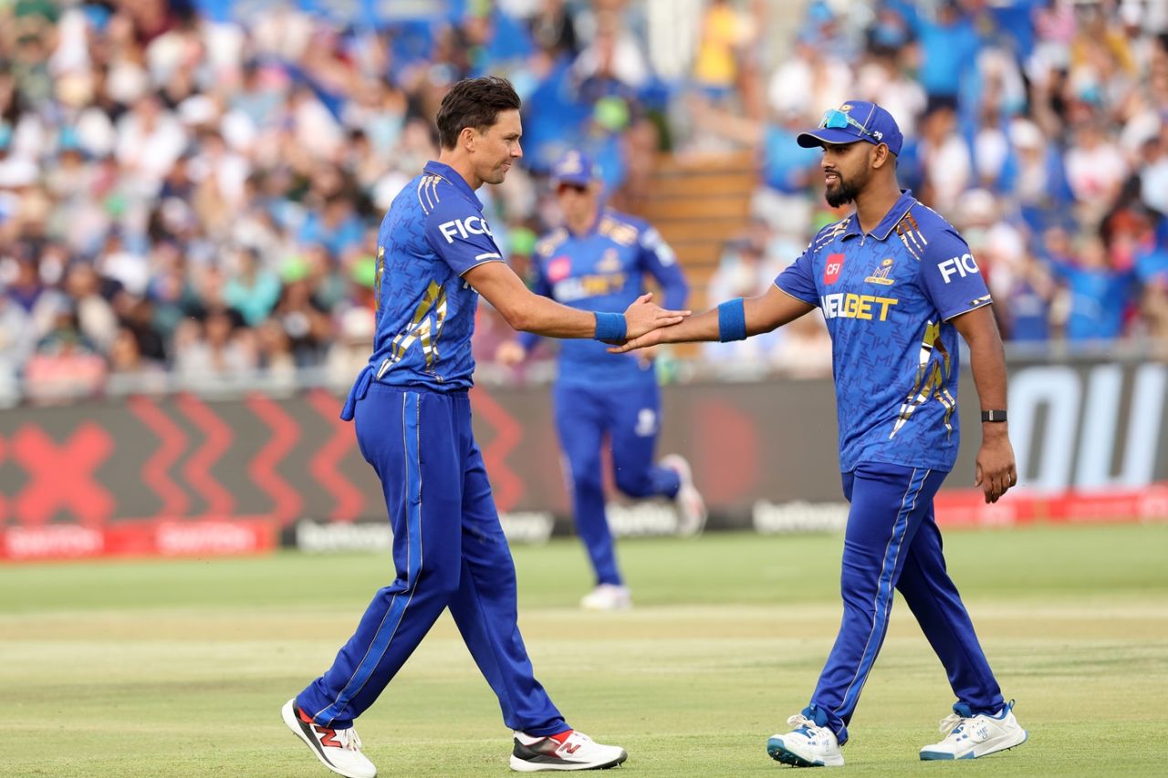 Trent Boult and Nicholas Pooran get together after a wicket, MI Cape Town vs Durban's Super Giants, SA20 2025-26, Cape Town, December 26, 2025