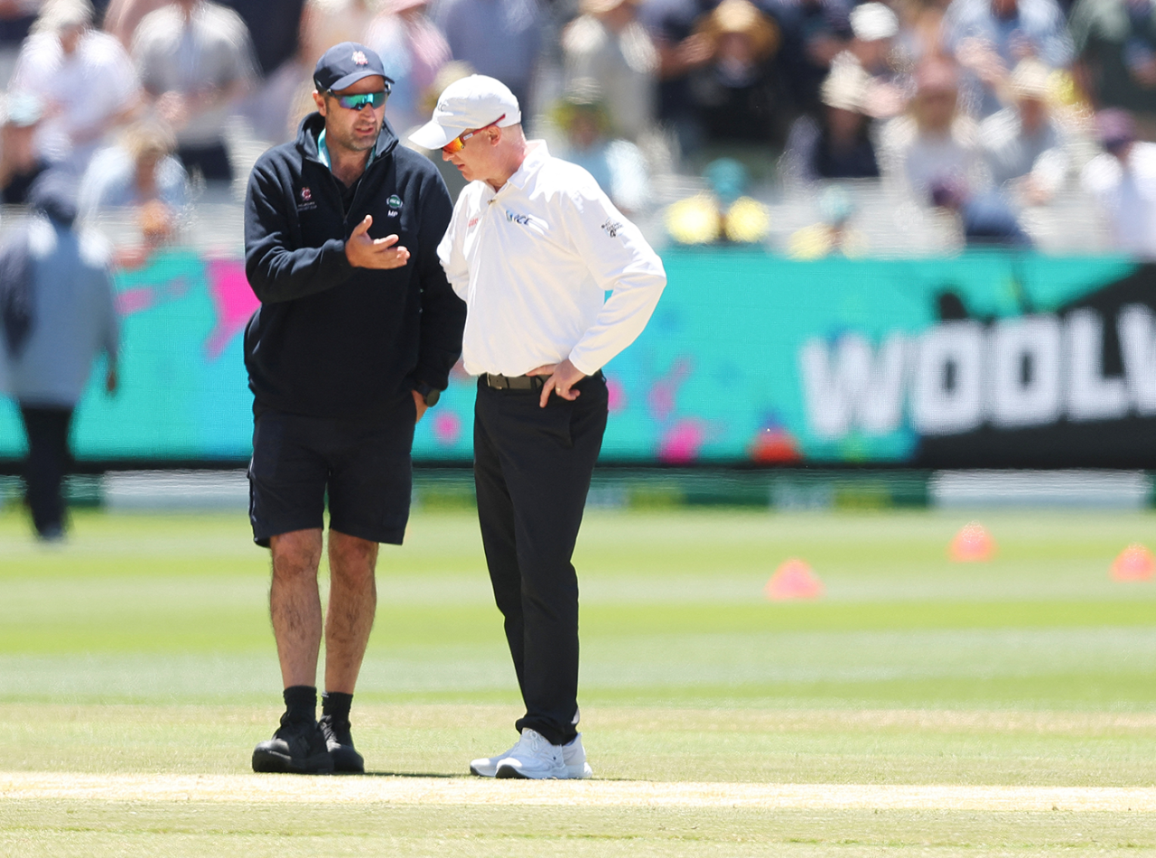 MCG groundsman Matt Page speaks to the fourth umpire, Australia vs England, 4th Test, Melbourne, 2nd day, December 27, 2025