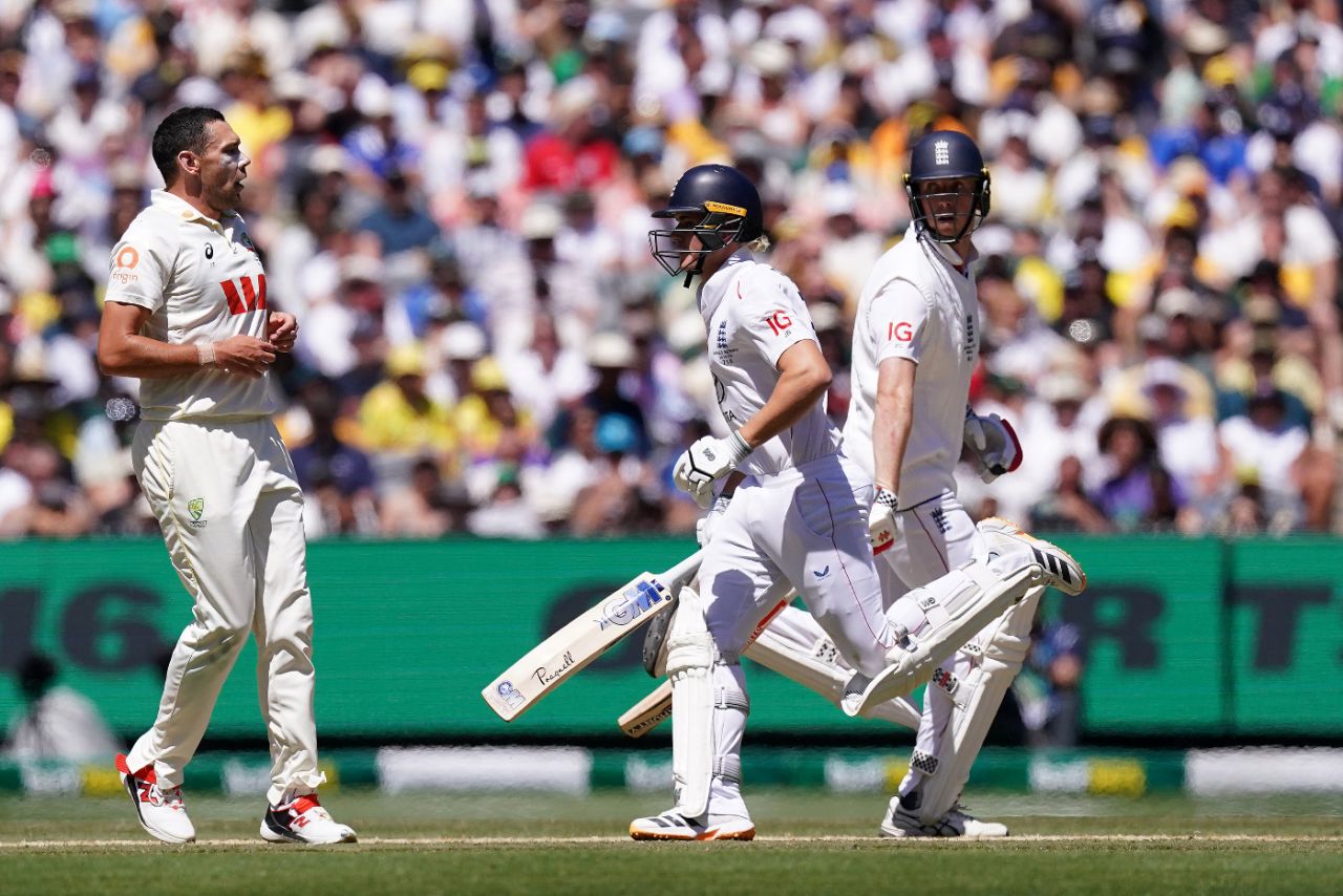 Zak Crawley and Jacob Bethell whittled down the requirement, Australia vs England, 4th Test, Melbourne, 2nd day, December 27, 2025